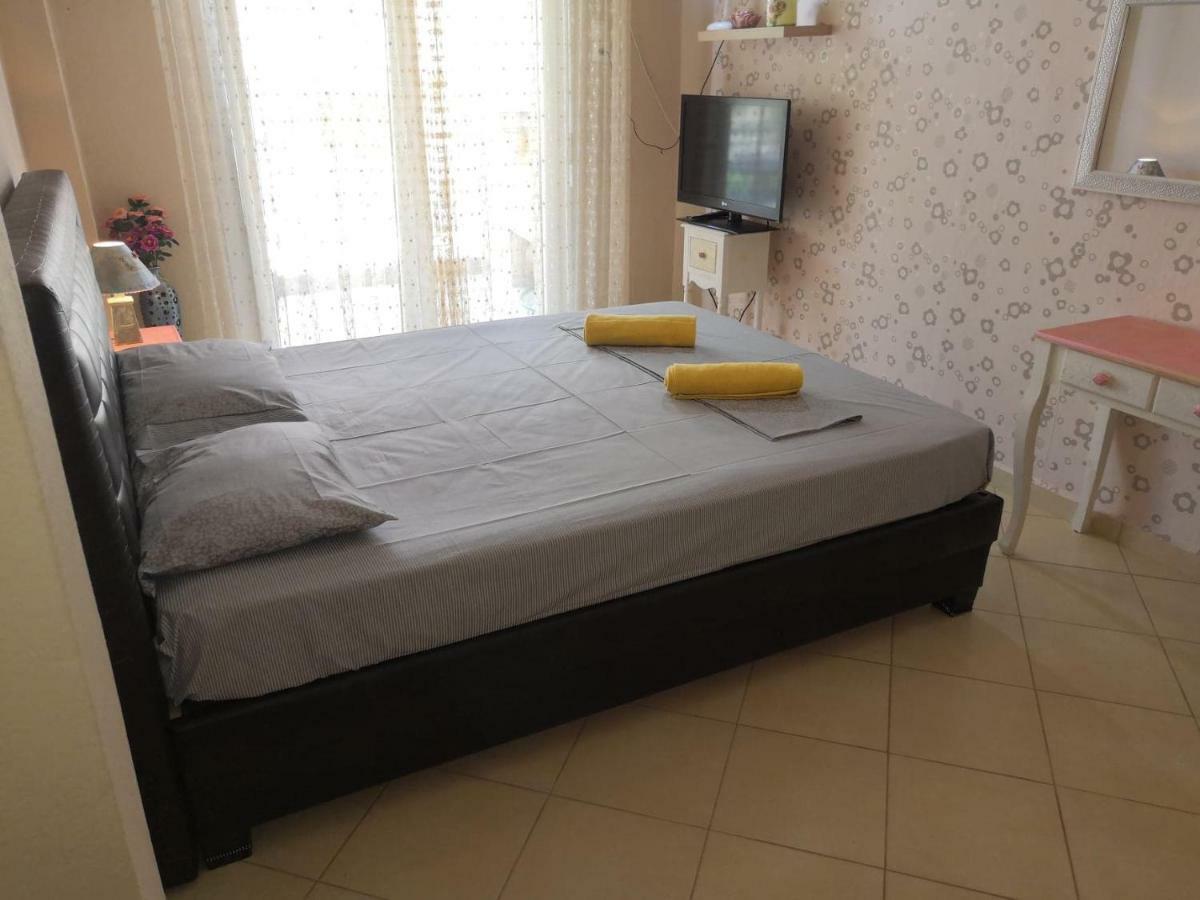 Brick Apartment Nea Peramos  Ngoại thất bức ảnh