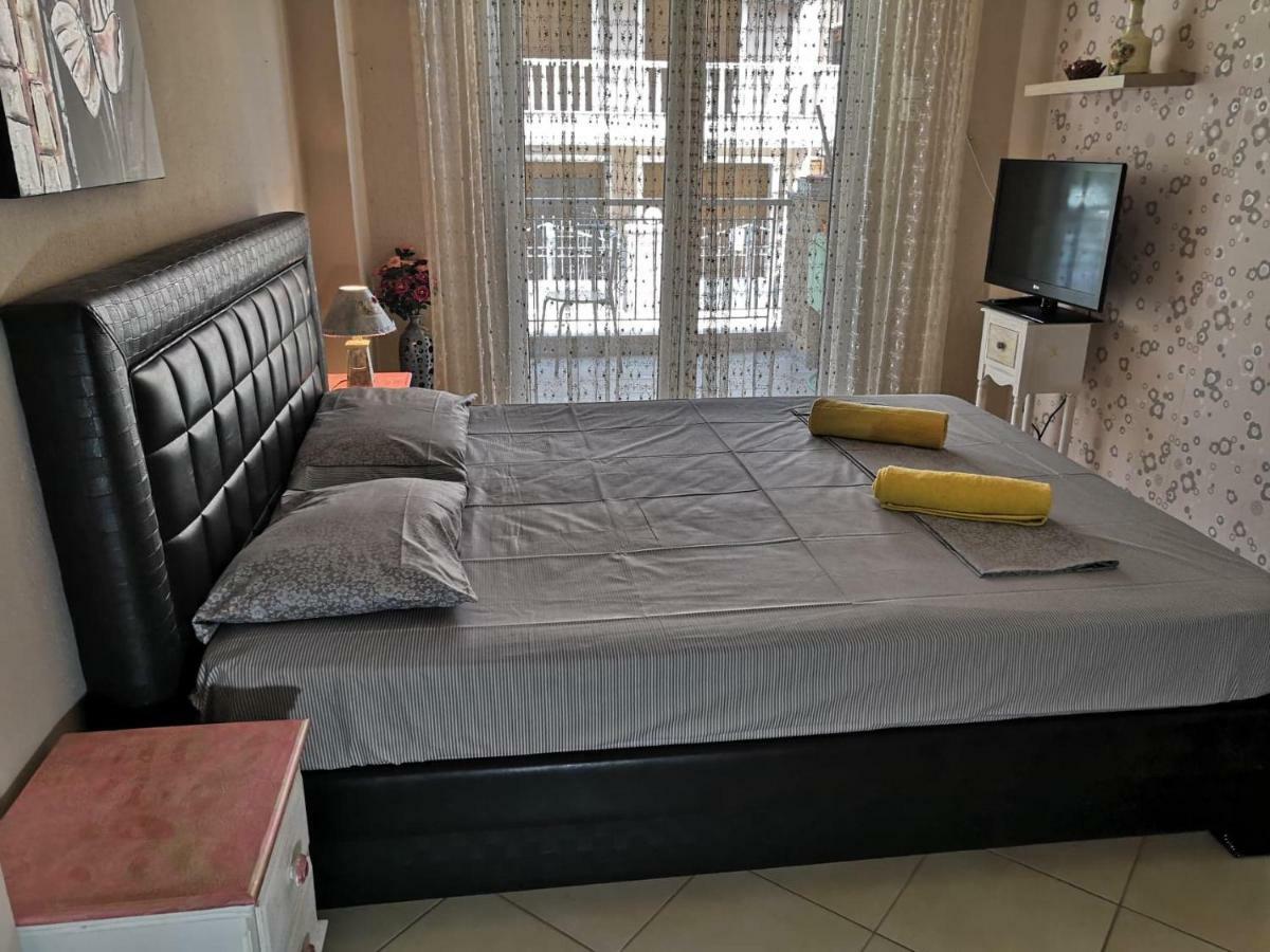 Brick Apartment Nea Peramos  Ngoại thất bức ảnh